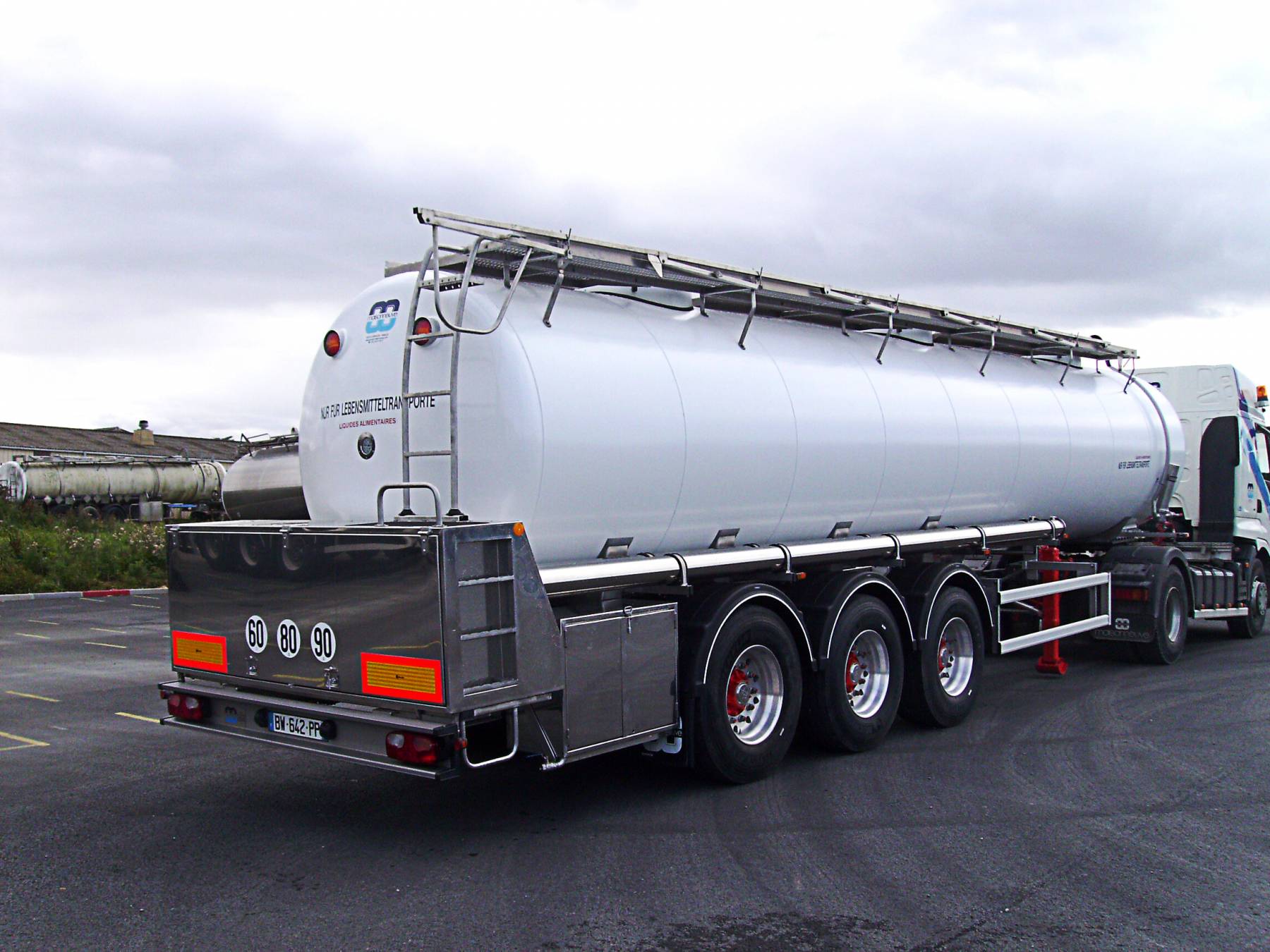 Bending machine for HGV tank makers, prebending machine manufacturer